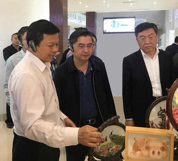 中國華融參加中央金融單位定點(diǎn)幫扶助力鄉(xiāng)村振興推進(jìn)會   獲評金融單位定點(diǎn)扶貧先進(jìn)集體、先進(jìn)個人
